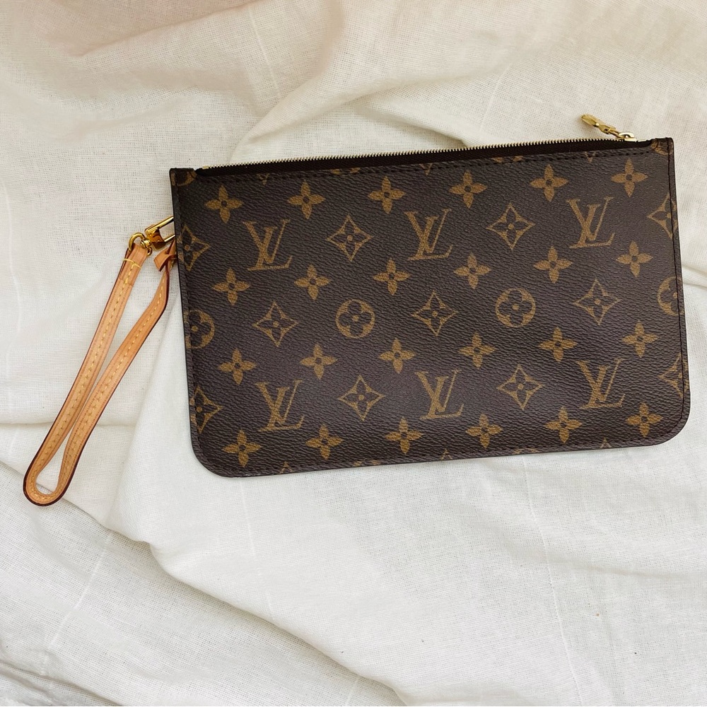 LV Zipped pouch/ Clutch